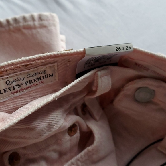 NWT LEVI PREMIUM WEDGIE STRAIGHT JEANS - Picture 3 of 8